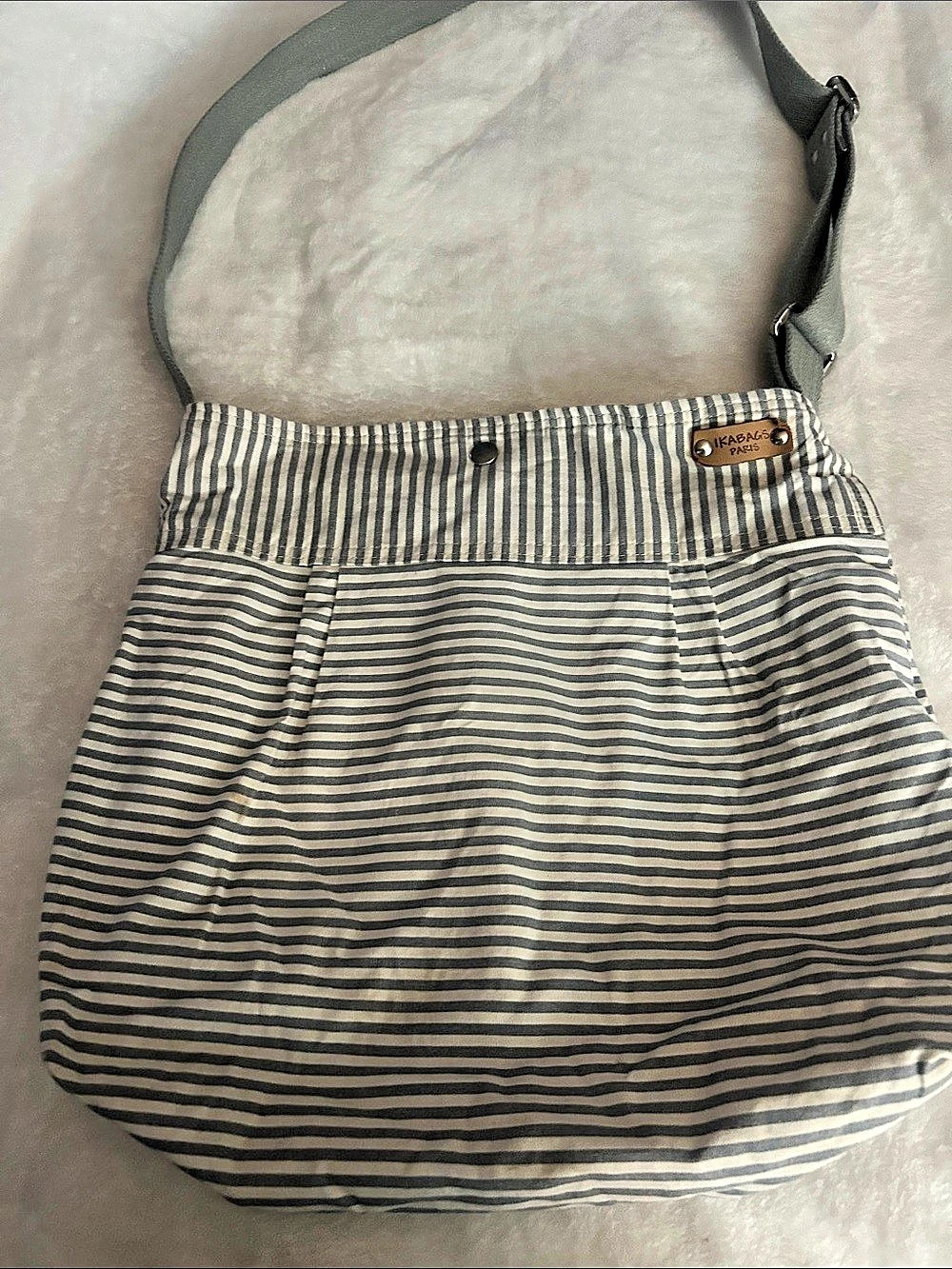 IKABAGS Striped Shoulder Bag in Gray & White